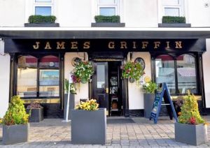 James Griffin Pub, Trim
